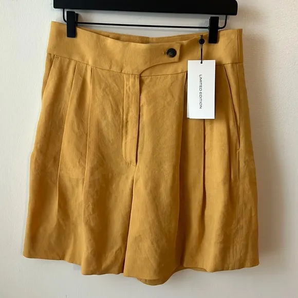 Massimo Dutti Limited Edition NWT Bermuda Shorts With Darts.  Size 8.